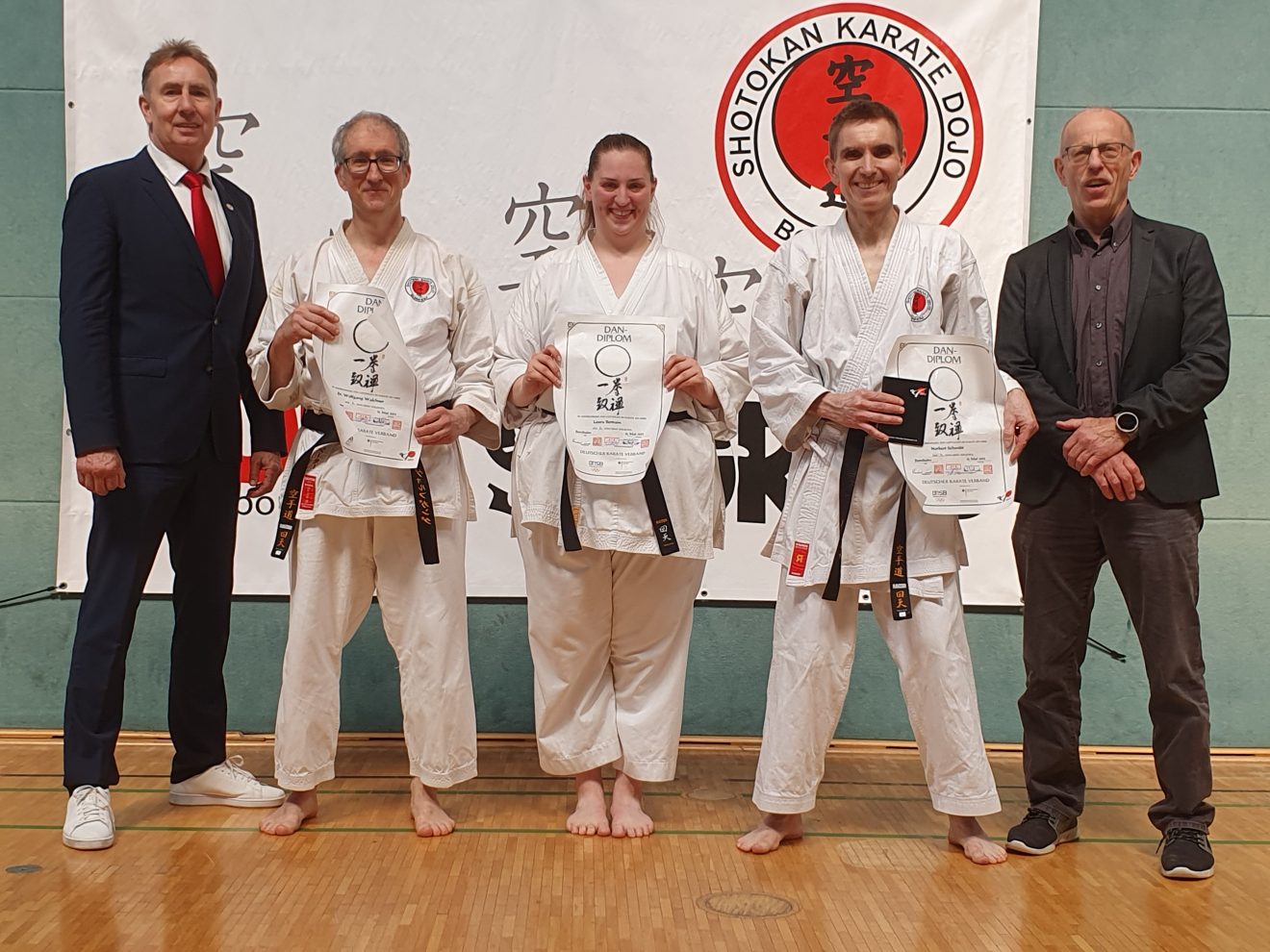 Aus unseren Dojos: Erfolgreiche Danprüfung im Shotokan-Karate-Dojo Bornheim