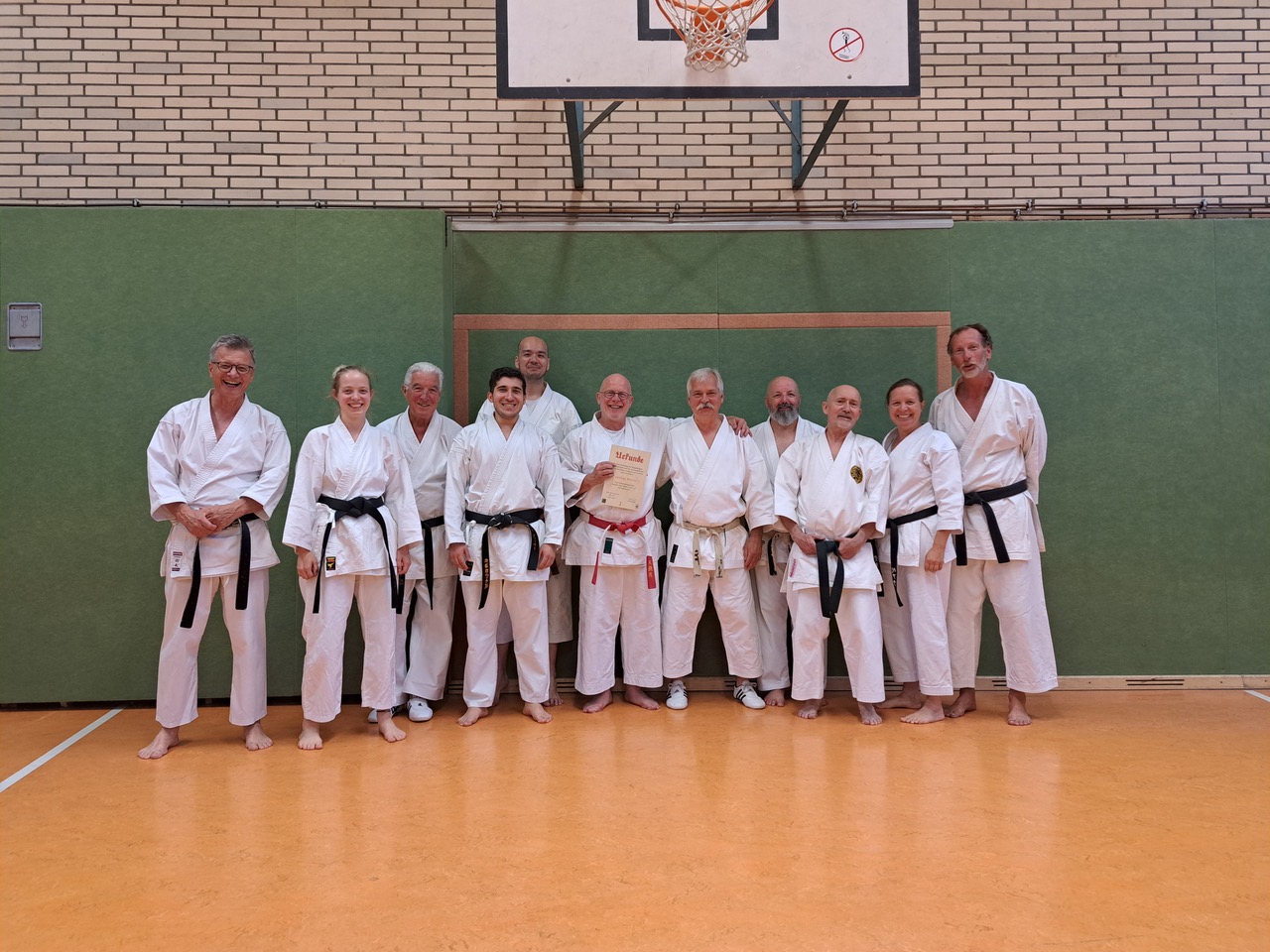 Aus unseren Dojos: Karate-Club Bonn I ernennt Ludwig Binder zum Ehrenmitglied