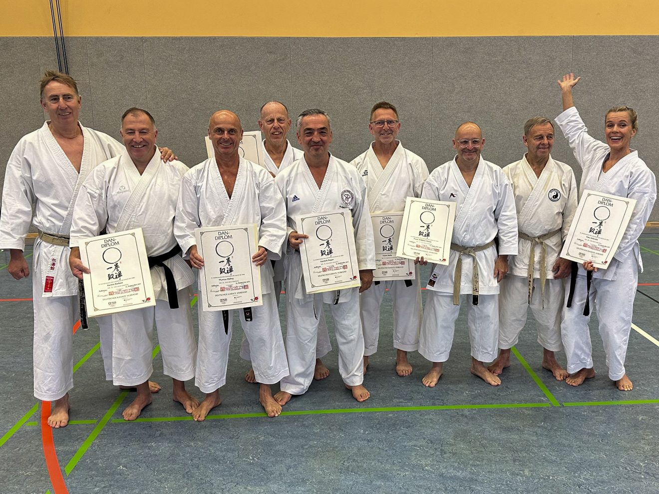 Shotokan-Karateka aus NRW bestehen hohe Dan-Prüfungen in Kelkheim