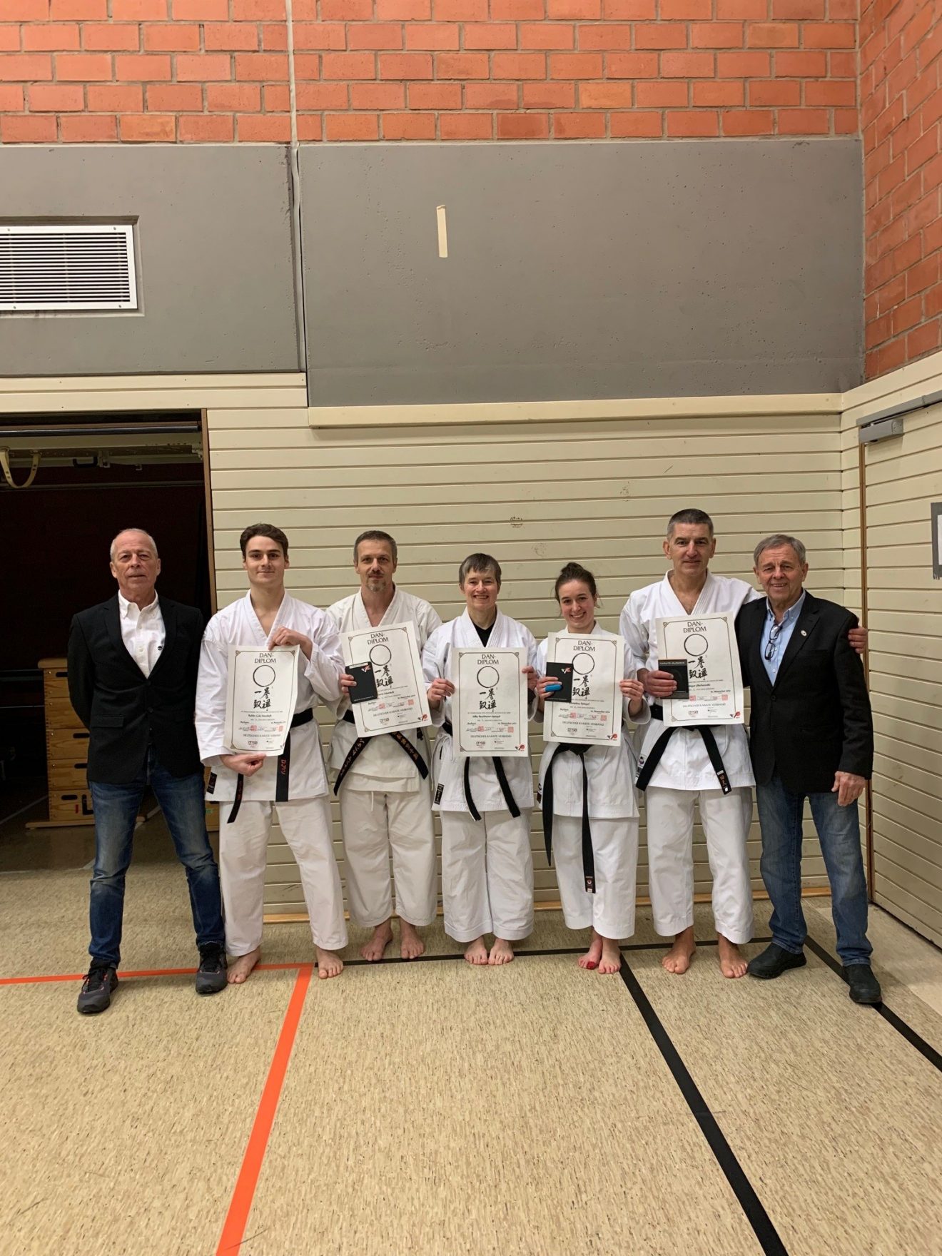 Aus unseren Dojos: Fünf neue Schwarzgurte im Budokan Bochum