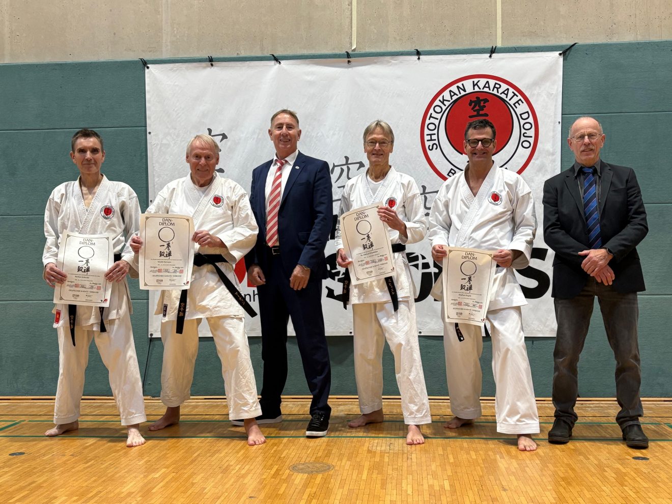 Aus unseren Dojos: Vier neue Schwarzgurte im Shotokan-Karate-Dojo Bornheim