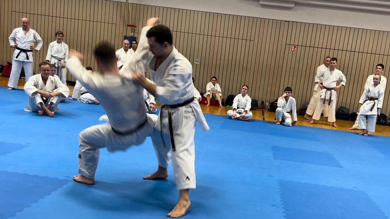 Volles Haus bei der KDNW-Shotokan-Reihe mit Yannick Drescher