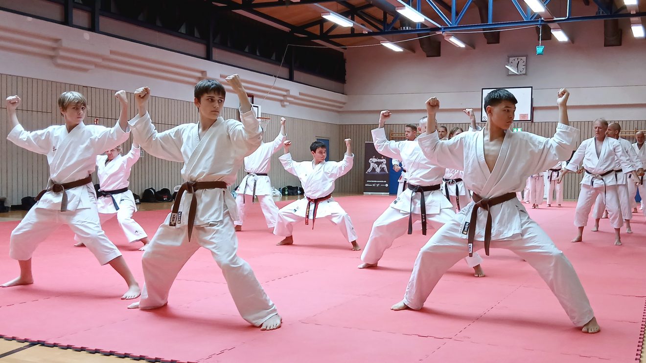 Kata ＂Jitte＂: KDNW-Shotokan-Reihe gastiert in Bergisch Gladbach